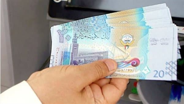 سعر الدينار الكويتي مقابل الجنيه مساء السبت