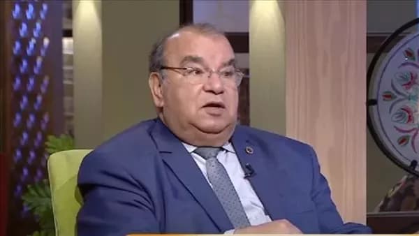 رفعت فياض يناقش راتب وزير لرؤساء الجامعات