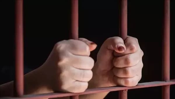 تأجيل محاكمة سيدة بحيازة حشيش للمطرية