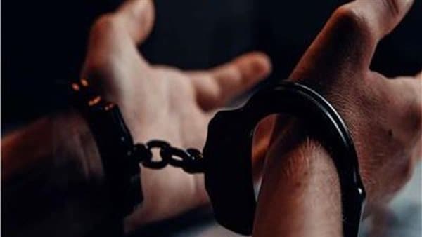 ضبط عنصر جنائي سرق 60 مليون من الاتجار بالسلاح