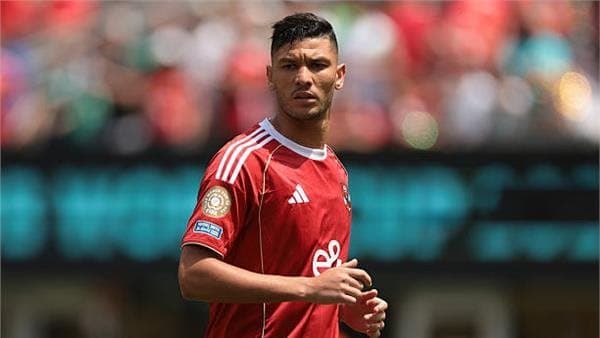 الأهلي يحدد موقف أشرف داري قبل القمة