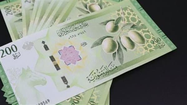 سعر الدولار يلامس 132 ليرة في سوريا