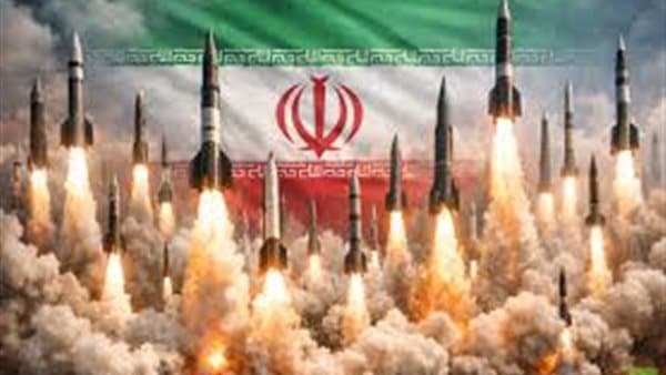 إيران تعلن توسيع نطاق صواريخها وسط تلميح عسكري أمريكي