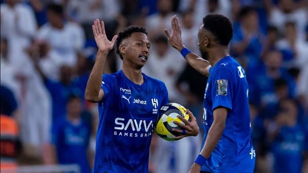 الهلال يتقدم على الاتحاد 2-1 في الشوط الأول