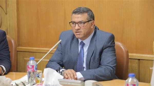 محافظ قنا يمد خط السرفيس لمنطقة الهجان