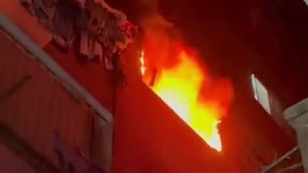 فريق جنائي يحقق في حريق في حدائق القبة