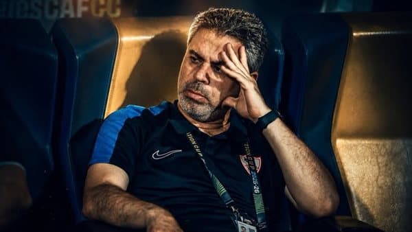 معتمد جمال يجتمع باللاعبين بعد فوز الزمالك