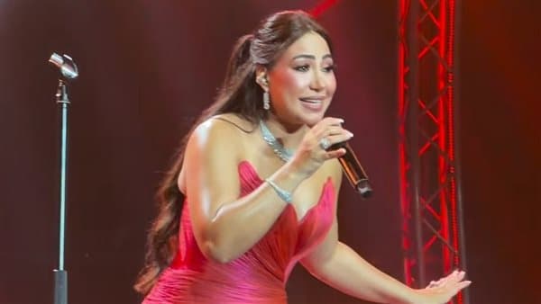 جمهور أبوظبي يتفاعل مع بوسي