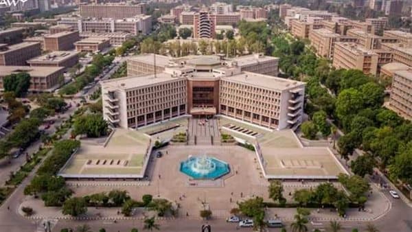 كشف سر فرمان رئيس الجامعة السابق