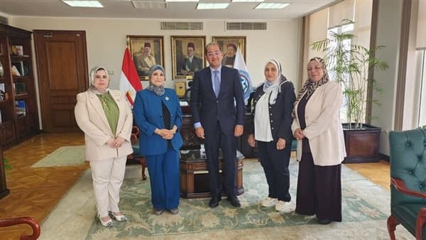 نقيب التمريض تناقش مع وزير المالية زيادة بدل النوبتجية وتمويل درجتي الماجستير والدكتوراه