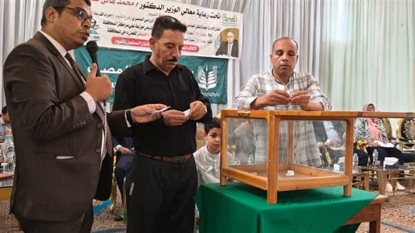 الفيوم تُنظم قرعة لترخيص التاكسي والميكروباص