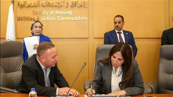 وزيرة الإسكان تناقش مطالب النواب