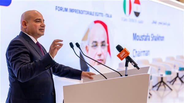 رئيس قناة السويس يناقش فرص الاستثمار مع إيطاليا
