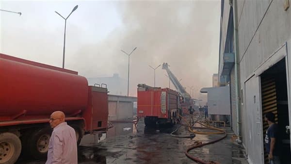 حريق مصنع الكرتون بالعبور يتسبب في خسائر كبيرة