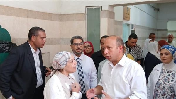 عميد قصر العيني يواصل تفقد المستشفيات