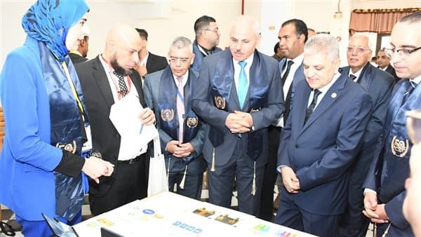 ربيع ورئيس جامعة قناة السويس يفتتحان معرض الابتكارات
