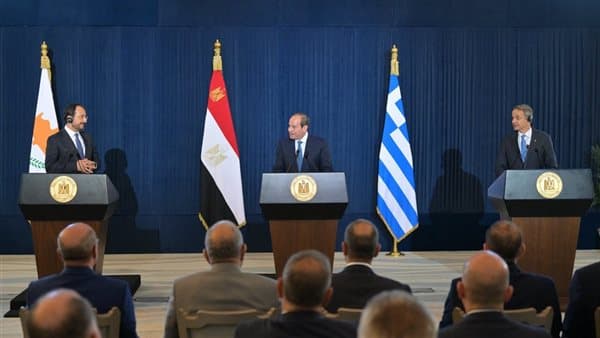 السيسي يعزز التعاون مع البنك الآسيوي ويفتتح معرض العلمين