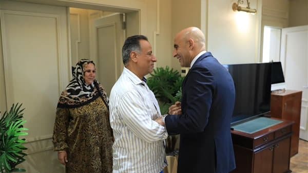وزير التعليم يكرم مديري مدرستي برقطا وكفر الجزار