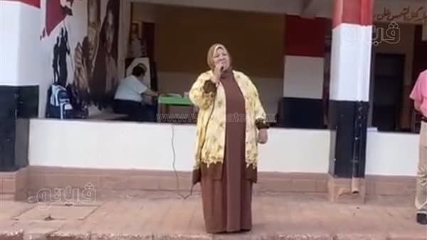 مديرة مدرسة تحذر الطالبات من الحجاب وبدون مكياج