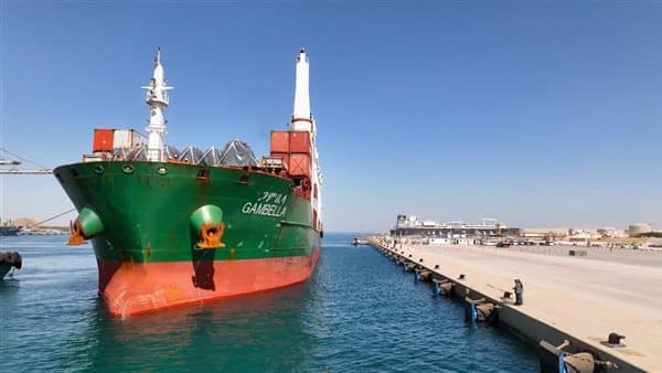 شحنات وأسطول بضائع بموانئ البحر الأحمر