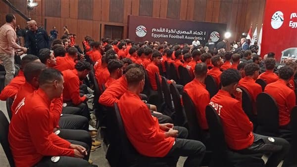 اجتماع اتحاد الكرة مع الأجهزة الفنية