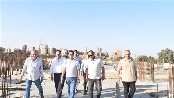 رئيس جامعة بنها يزور منشآت بكفر سعد