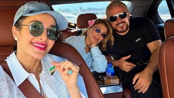 استقبال أصالة بمطار دمشق بعد 15 عاما
