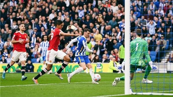 برايتون يحقق فوزا دراميا على مان يونايتد في كأس كاراباو