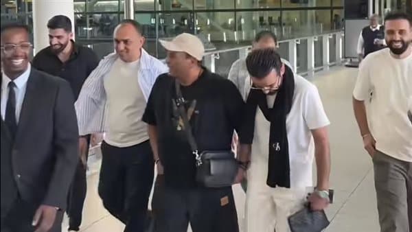 محمد فؤاد يصل لندن لإحياء حفله