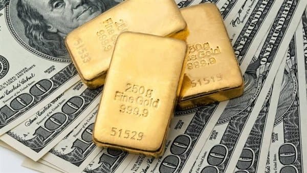 الدولار يصل لأعلى مستوى في 7 أسابيع بعد رفع الفائدة