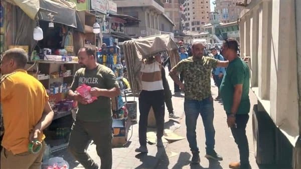 حملة لإزالة الإشغالات وتفتيش المحلات في دمياط