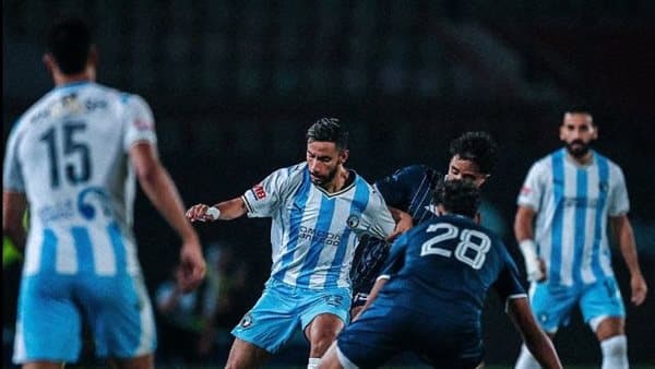 بيراميدز يتفوق على إنبي ويستعيد الصدارة