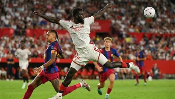 رافينيا يقود برشلونة للفوز على إشبيلية