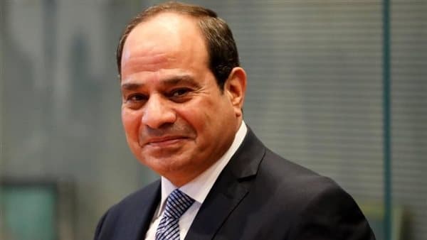 السيسي يلتقي وزير الدفاع اليوناني ويؤكد تعزيز التعاون