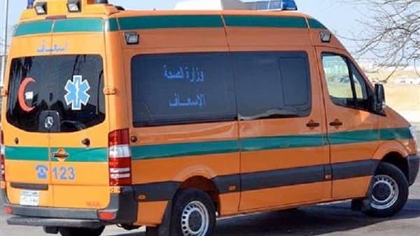 تصادم سيارة وتوك توك يصيب 4 في قنا