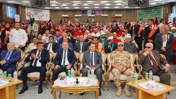 محافظ دمياط يكرم حفظة القرآن ويمنحهم رحلات عمرة