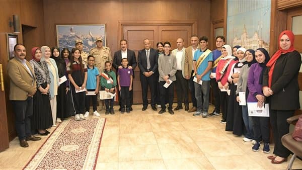 محافظ بورسعيد يكرم الفائزين في مسابقة فرسان القراءة