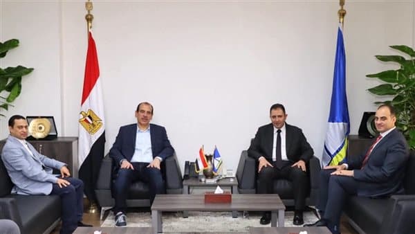 محافظ دمياط يلتقي نائب وزير الصحة لمناقشة الملف الصحي