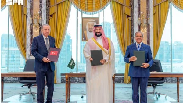 قمة عاجلة لرؤساء أركان السعودية وتركيا وباكستان