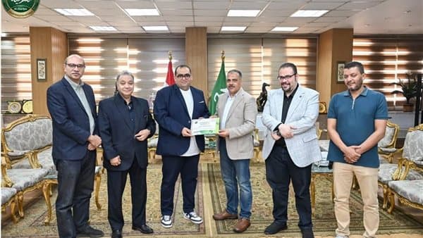 محافظ الشرقية يكرم مديري المستشفيات المتميزة بعد 982 عملية جراحية