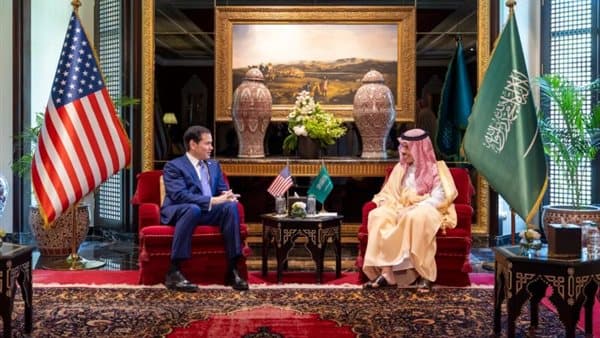 السعودي يلتقي نظيره الأمريكي في واشنطن