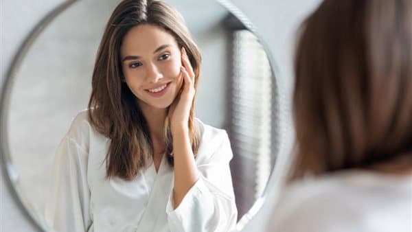 خمس عادات صباحية لتجديد البشرة