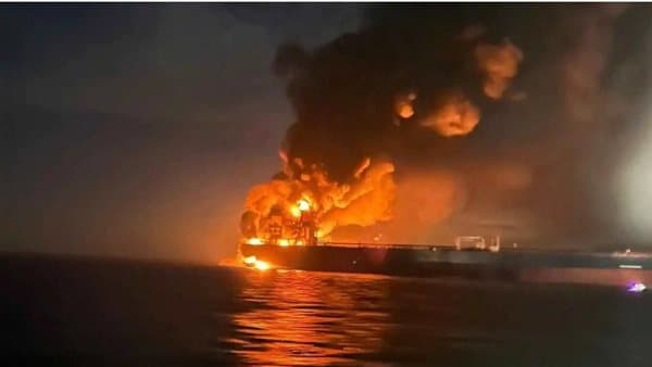 انفجار على سفينة في مضيق هرمز