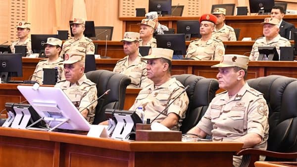 وزير الدفاع يتابع مشروع مراكز القيادة للحرب الكيميائية