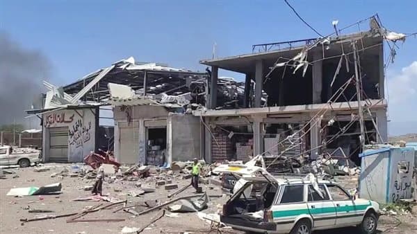 القوات اليمنية تضرب 71 هدفا في تعز والسعودية تستعد