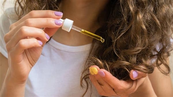مشاكل عند تطبيق الزيوت على فروة الرأس