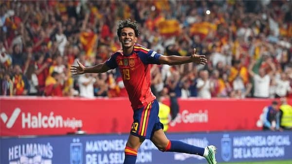 مدرب إسبانيا يمدح يامال بعد الفوز