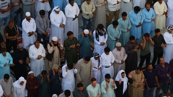 الإفتاء تؤكد صحة حديث قراءة القرآن في الصلاة