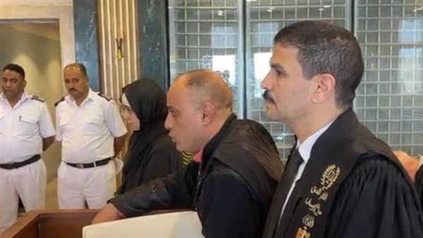 الدفاع يطالب بإحضار والدي الطفلين وأطباء شرعيين في محاكمة المتهمات بالقتل