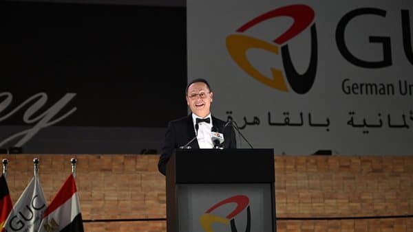 أشرف منصور يربط التعليم بالسلام